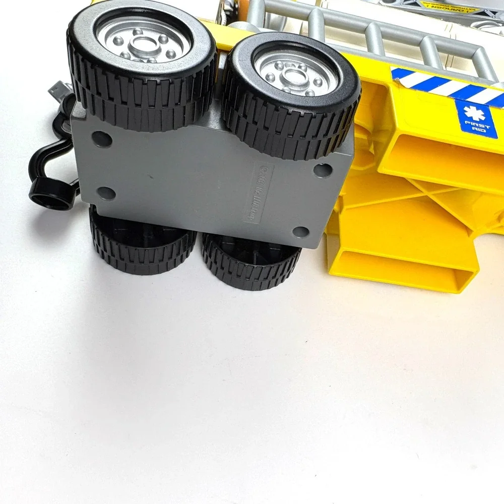VTG‎ Lego Duplo 7844 Airport Rescue Truck Box Minifigures Partial Manual *READ